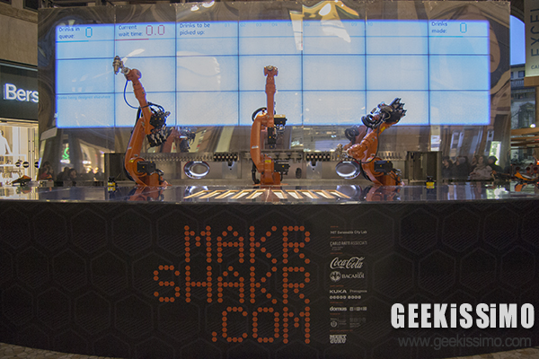 MAKR SHAKR, il Bar tender Robotico progettato dal MIT in collaborazione con Bacardi e Coca Cola - Geekissimo.com