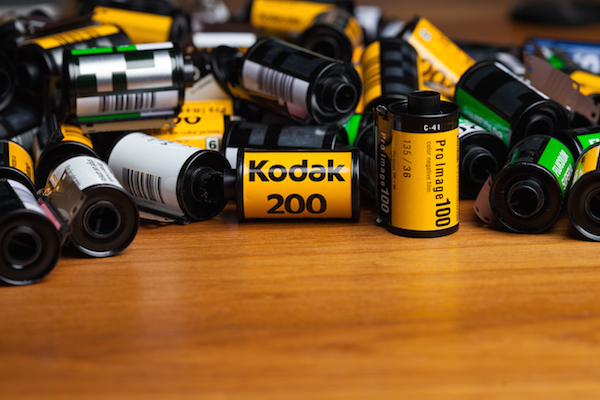 Foto che mostra un insieme di rullini Kodak 