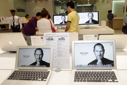Muore Steve Jobs, i media strumentalizzano la sua morte?