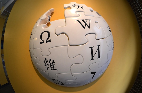 Wikipedia accuse corruzione 