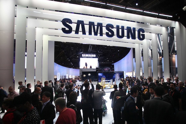 Samsung CES 2013 display smartphone flessibili TV curva