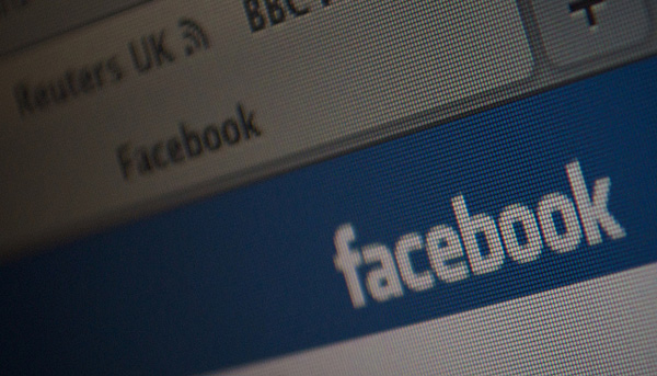 Facebook sta per lanciare Slingshot, l'app rivale di Snapchat