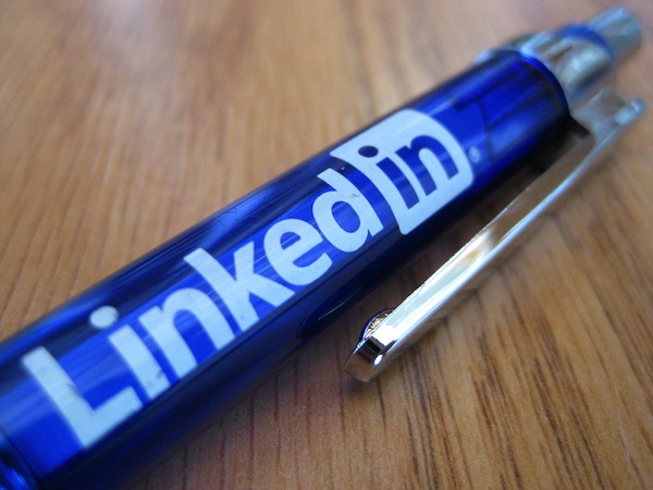 LinkedIn: sotto accusa per furto di email, account e liste di contatti