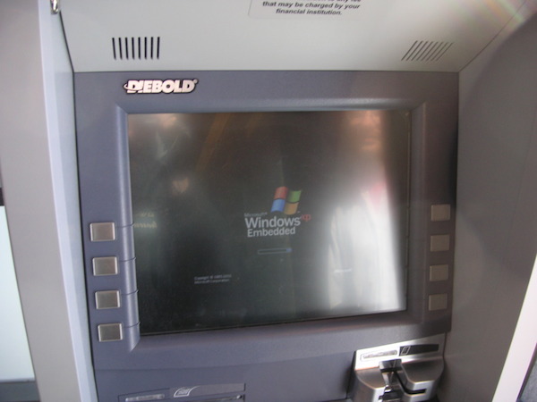 Windows XP va in pensione, ATM fuori pericolo grazie ad un accordo