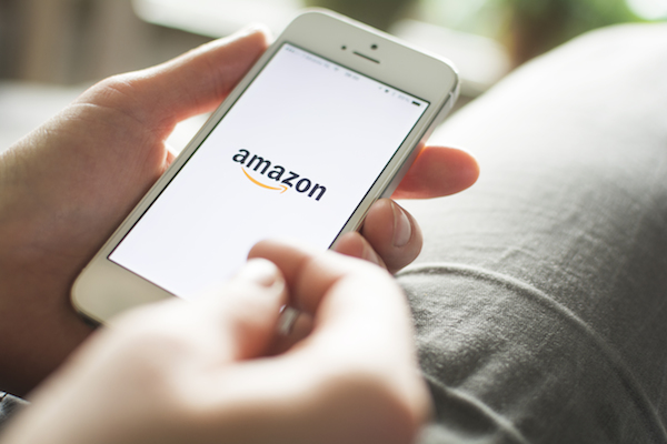 Amazon, ora è possibile ritirare i pacchi in edicola