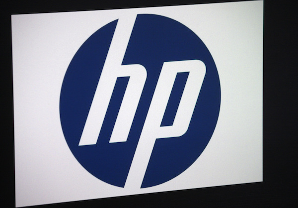 Foto in primo piano del logo di HP