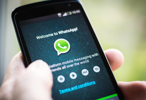 Foto della schermata di WhatsApp su smartphone