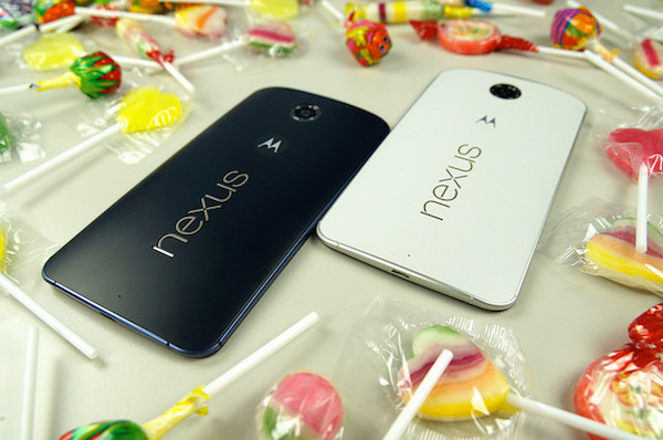 Foto che mostra la parte posteriore di due Nexus 6