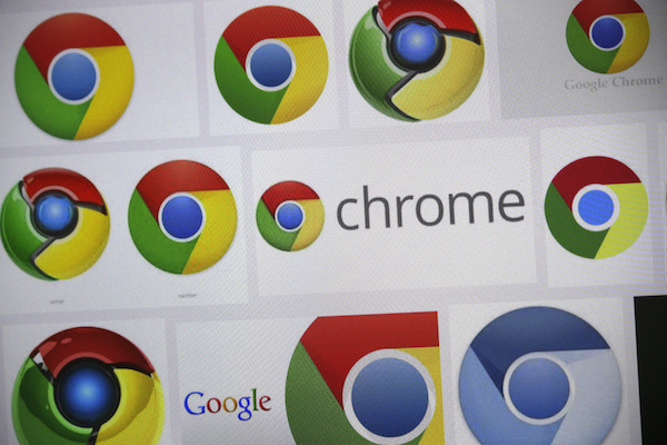 Foto che mostra varie immagini del logo di Google Chrome