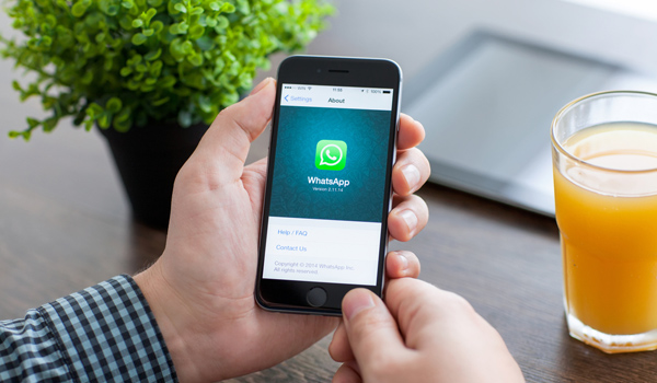 Immagine che mostra WhatsApp in uso su iOS