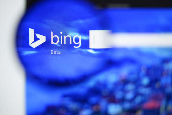 Foto che mostra il logo di Bing di Microsoft in primo piano