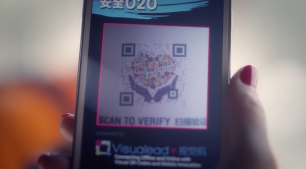 Immagine che mostra il funzionamento della tecnologia contro la contraffazione basata sui QR code e sviluppata da Visualead