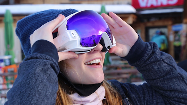 Foto che mostra gli occhiali per la realtà aumentata RideOn