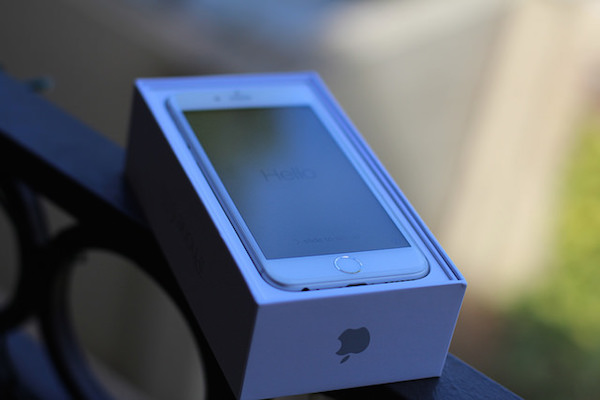 Foto unboxing di un iPhone 6s