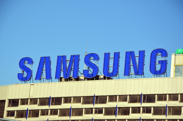 Foto del logo Samsung su un edificio