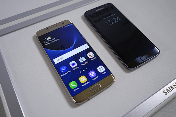 Foto che mostra un Samsung Galaxy S7 edge